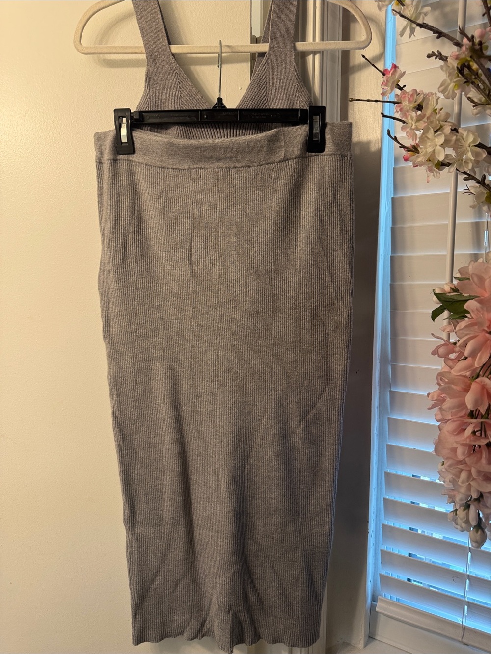 Sleek Gray Ribbed Midi Skirt